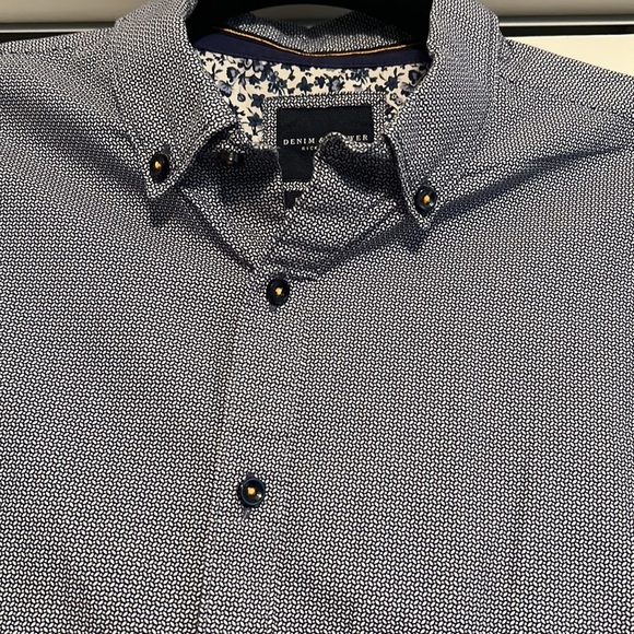Denim & Flower Other - Denim & Flower navy & white pattern button down shirt, Size M